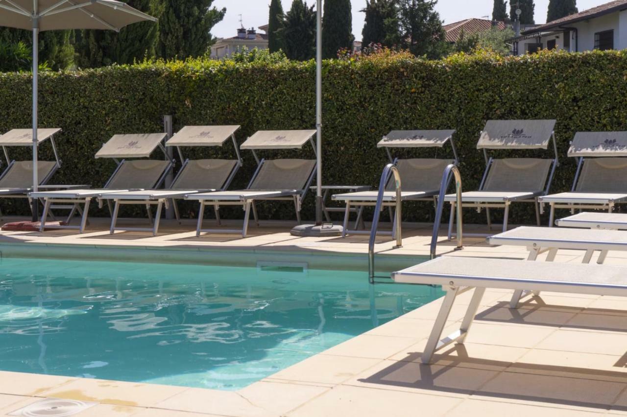 Appartamenti Residence Tulipano Sirmione Bagian luar foto