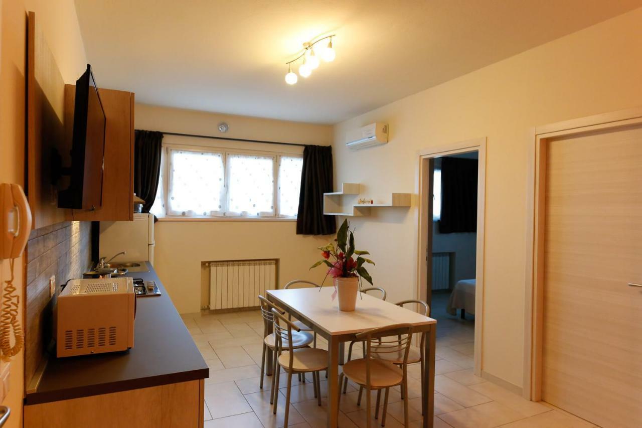 Appartamenti Residence Tulipano Sirmione Bagian luar foto